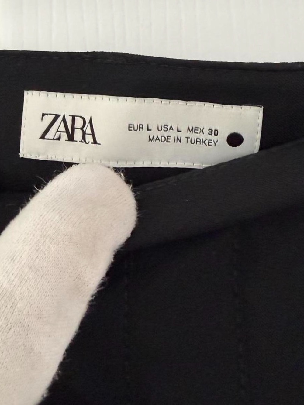 ZARA Elegant Black Pleated Midi Skirt - Women. - Picture 5 of 5